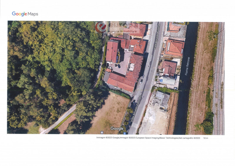 VICENZA, in viale Fusinato, interessante opportunità di acquistare un intero fabbricato indipende...