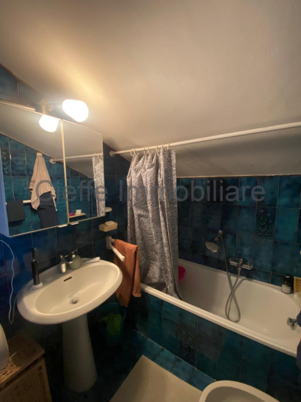 Proponiamo in affitto, disponibile dal 15/04/26, un accogliente bilocale mansardato situato al 4°...