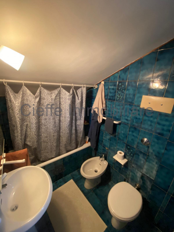 Proponiamo in affitto, disponibile dal 15/04/26, un accogliente bilocale mansardato situato al 4°...