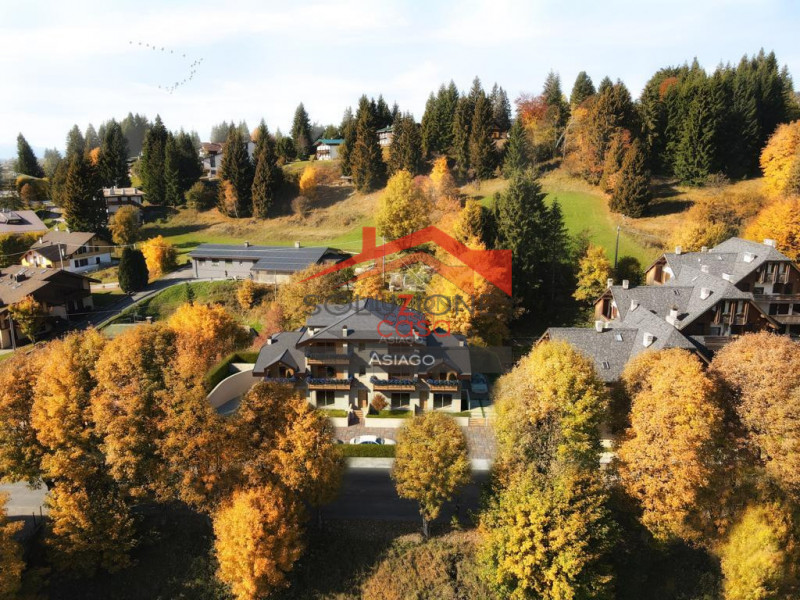 Villetta a schiera di testa formata a piano terra da zona giorno con angolo cottura, bagno finest...
