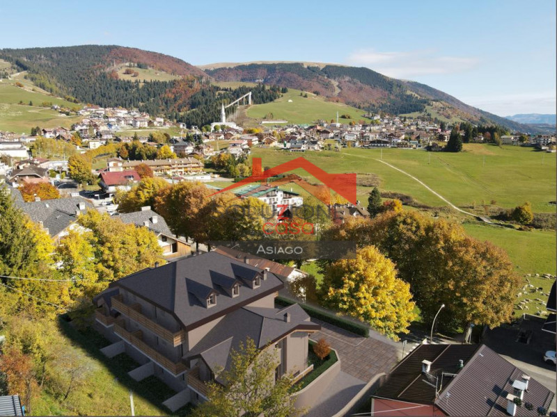 Villetta a schiera di testa formata a piano terra da zona giorno con angolo cottura, bagno finest...