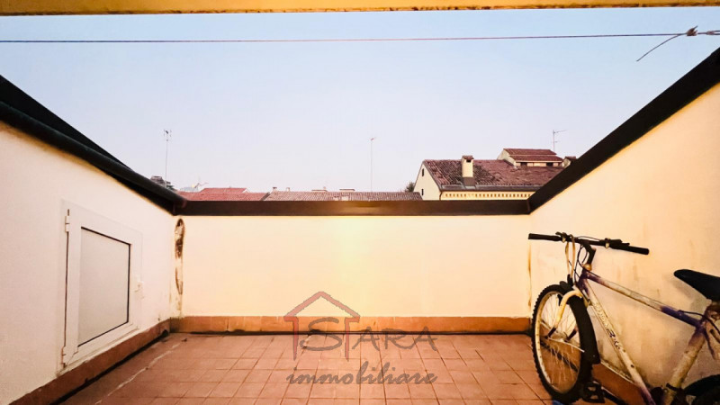 PADOVA - zona Ospedali:

Sara Immobiliare propone in locazione luminoso appartamento arredato.
Si...