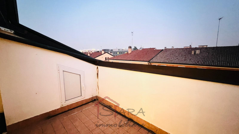 PADOVA - zona Ospedali:

Sara Immobiliare propone in locazione luminoso appartamento arredato.
Si...