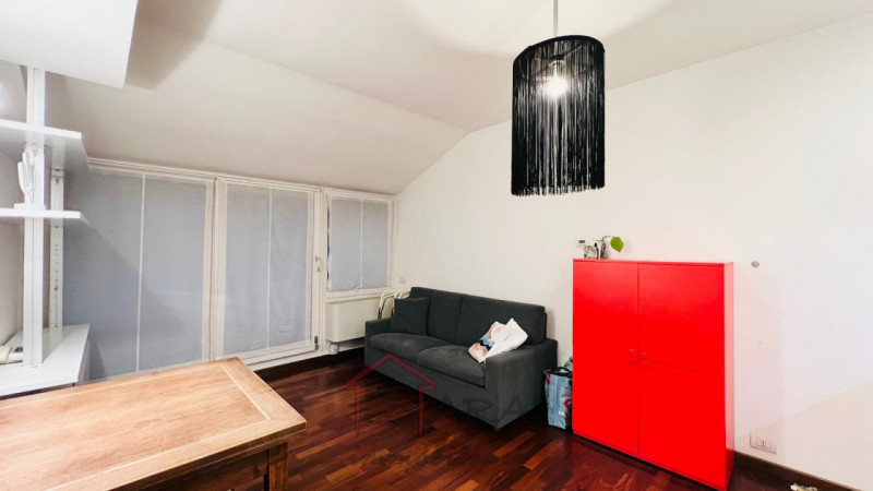 PADOVA - zona Ospedali:

Sara Immobiliare propone in locazione luminoso appartamento arredato.
Si...