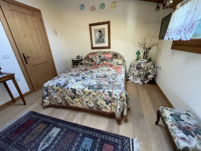 Cerchi una soluzione di recente costruzione? Desideri ampi spazi per la tua famiglia?
A Camporove...