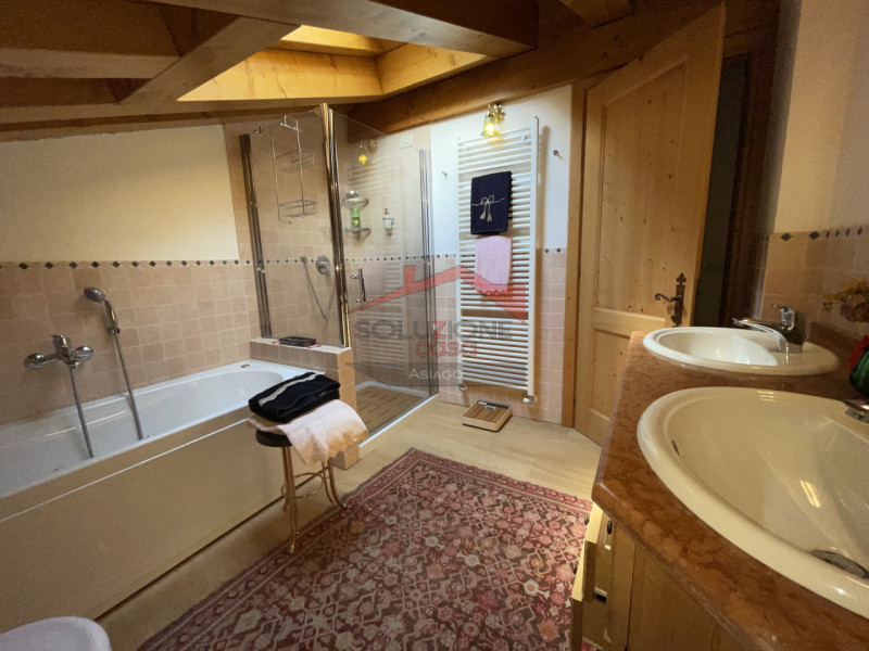 Cerchi una soluzione di recente costruzione? Desideri ampi spazi per la tua famiglia?
A Camporove...