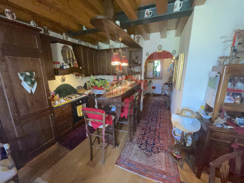 Cerchi una soluzione di recente costruzione? Desideri ampi spazi per la tua famiglia?
A Camporove...