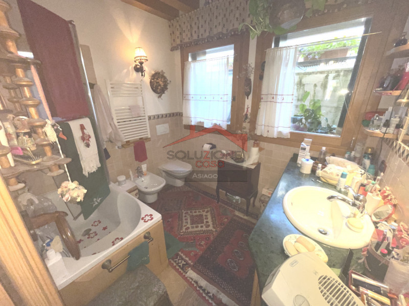 Cerchi una soluzione di recente costruzione? Desideri ampi spazi per la tua famiglia?
A Camporove...