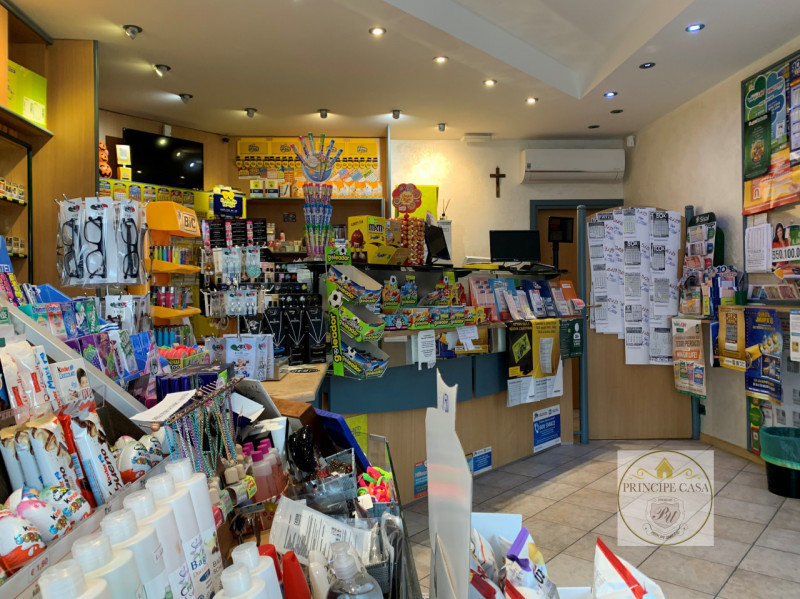 Proponiamo in vendita attività commerciale ben avviata, posta in posizione di forte passaggio. Di...