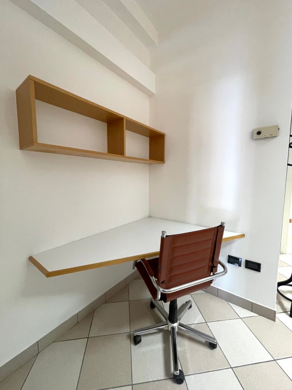 A 5 Km da Montebelluna, in centro a Trevignano, affittiamo ufficio ben
tenuto con vetrina.

Acces...