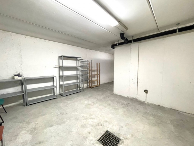 A 5 Km da Montebelluna, in centro a Trevignano, affittiamo ufficio ben
tenuto con vetrina.

Acces...