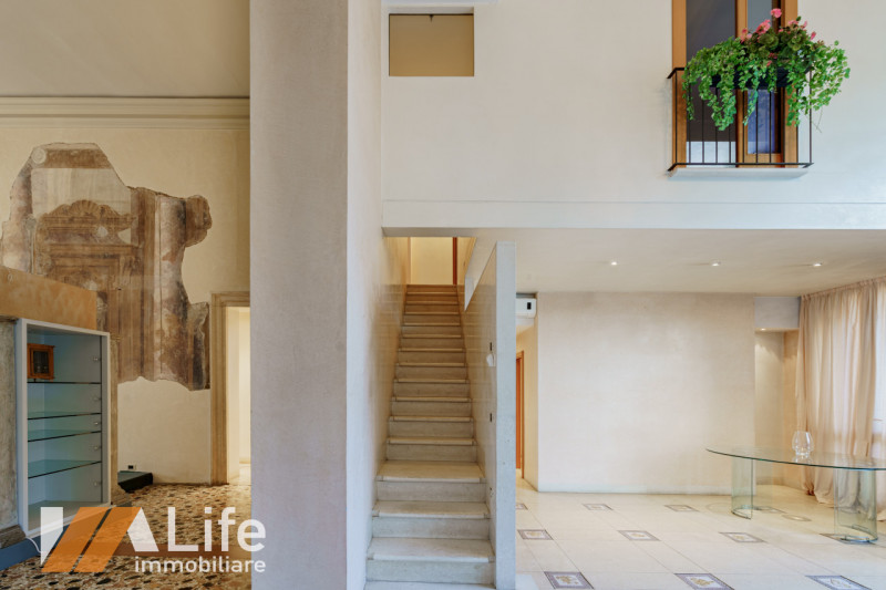 Siete alla ricerca di una residenza di prestigio nel cuore del centro storico di Vicenza? 
Propon...