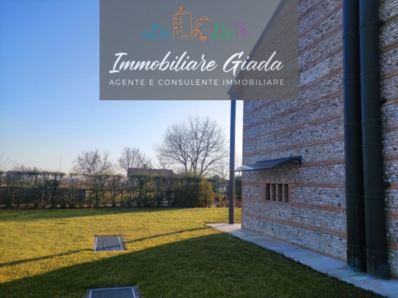 Prestigiosa porzione di edificio colonico completamente ristrutturata, inserita in un contesto es...