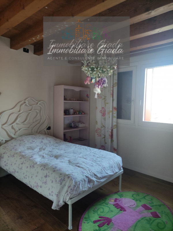 Prestigiosa porzione di edificio colonico completamente ristrutturata, inserita in un contesto es...