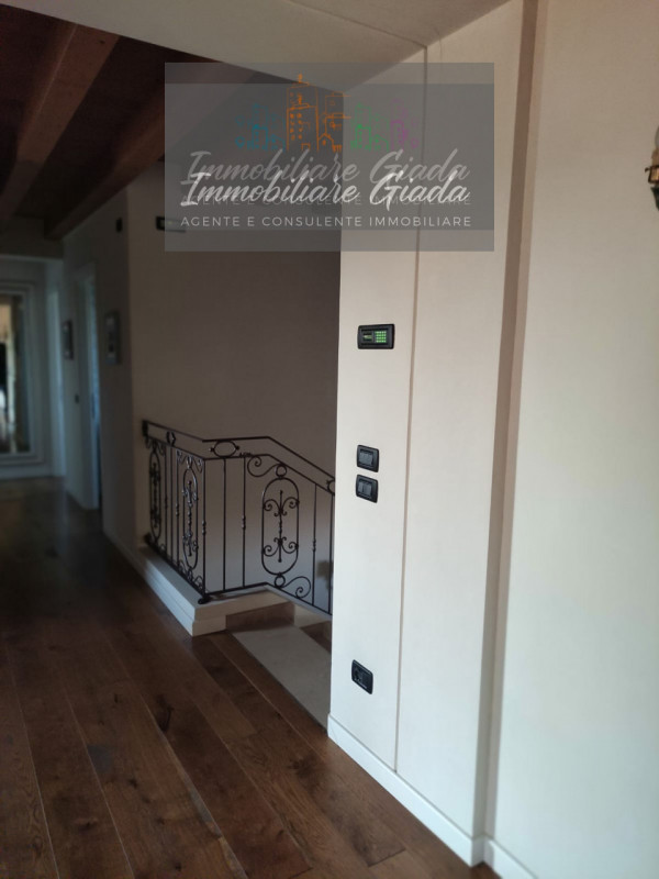 Prestigiosa porzione di edificio colonico completamente ristrutturata, inserita in un contesto es...