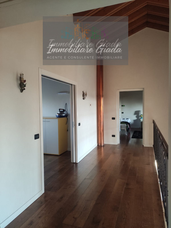 Prestigiosa porzione di edificio colonico completamente ristrutturata, inserita in un contesto es...