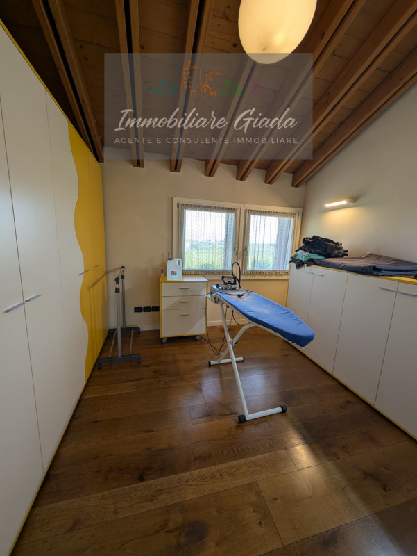 Prestigiosa porzione di edificio colonico completamente ristrutturata, inserita in un contesto es...