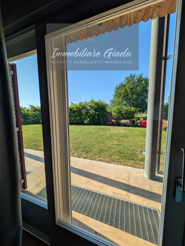 Prestigiosa porzione di edificio colonico completamente ristrutturata, inserita in un contesto es...