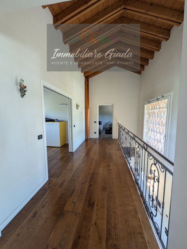 Prestigiosa porzione di edificio colonico completamente ristrutturata, inserita in un contesto es...