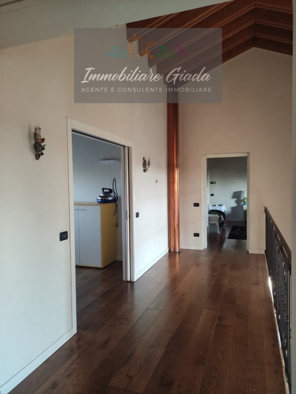 Prestigiosa porzione di edificio colonico completamente ristrutturata, inserita in un contesto es...