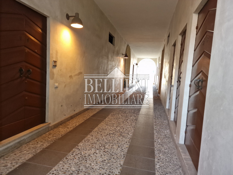 CENTRO STORICO - In pieno centro, all'interno di un palazzo storico, proponiamo in vendita uno sp...