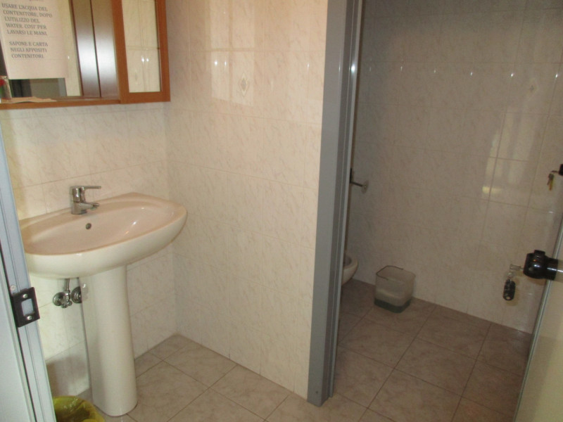 Riferimento per l'Agenzia VC0416 VIGODARZERE Zona Saletto - Zona Artigianale. Porzione di capanno...