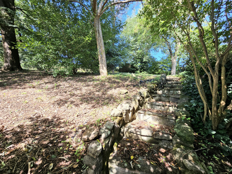 Proponiamo in vendita a Baone, nella frazione di Valle San Giorgio, rustico immerso nella natura ...