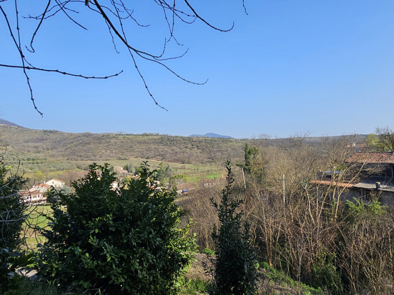 Proponiamo in vendita a Baone, nella frazione di Valle San Giorgio, rustico immerso nella natura ...