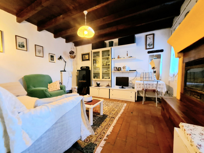 Proponiamo in vendita a Baone, nella frazione di Valle San Giorgio, rustico immerso nella natura ...