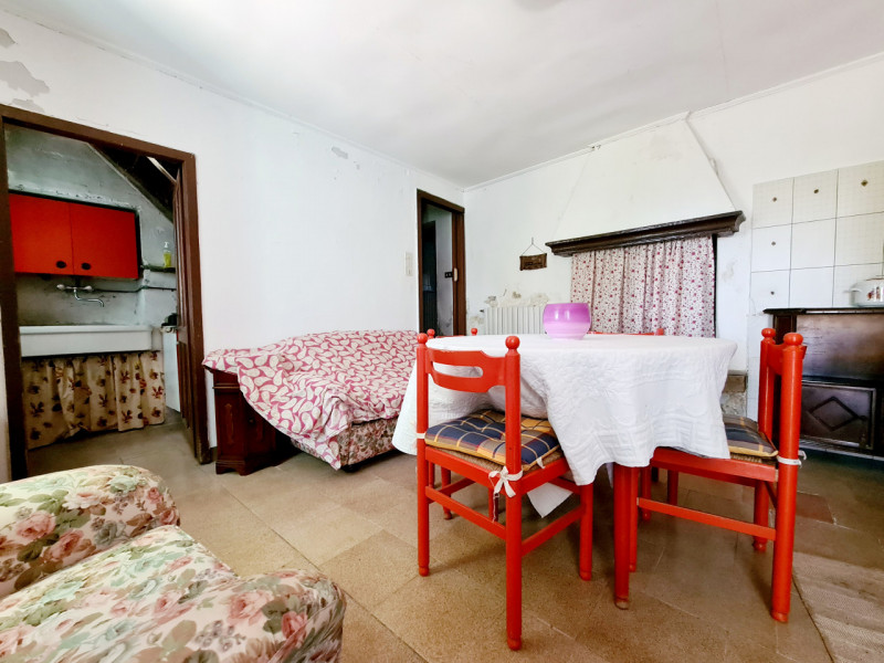 Proponiamo in vendita a Baone, nella frazione di Valle San Giorgio, rustico immerso nella natura ...