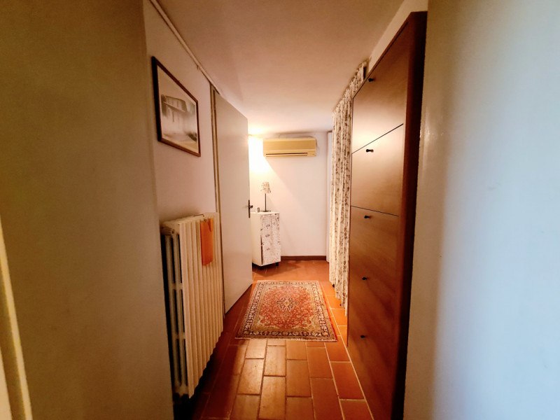 Proponiamo in vendita a Baone, nella frazione di Valle San Giorgio, rustico immerso nella natura ...