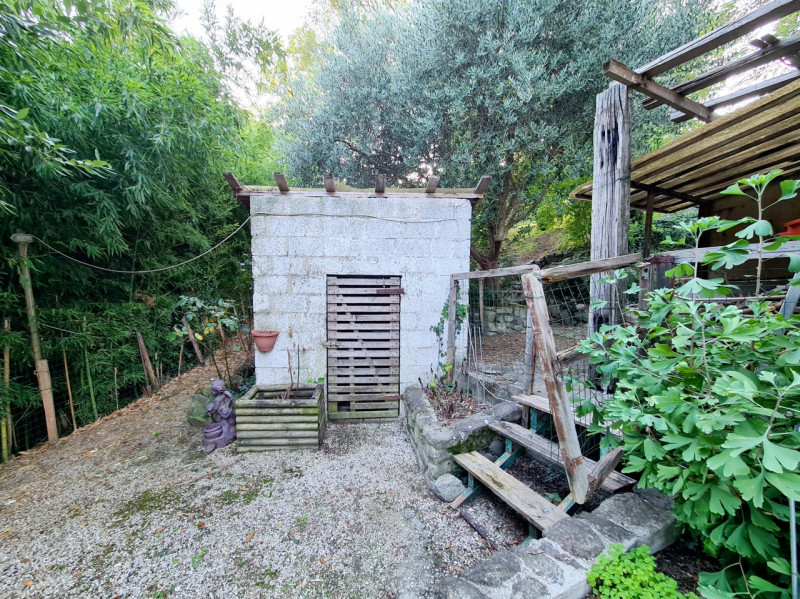 Proponiamo in vendita a Baone, nella frazione di Valle San Giorgio, rustico immerso nella natura ...