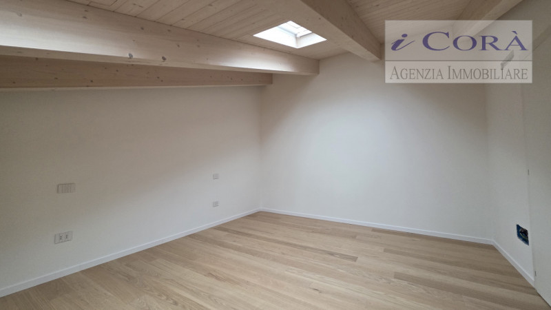 Teolo zona Bresseo/Treponti Casa Villa Trifamiliare classe A4 nuova realizzazione. Circonda dal v...