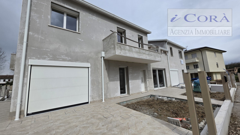 Teolo zona Bresseo/Treponti Casa Villa Trifamiliare classe A4 nuova realizzazione. Circonda dal v...