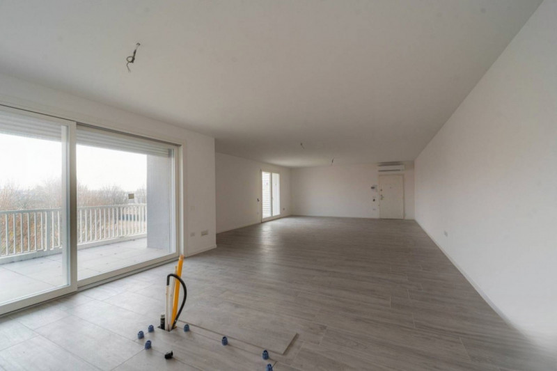 Scopri questo esclusivo appartamento quadrilocale situato nel comune di Selvazzano Dentro, nella ...