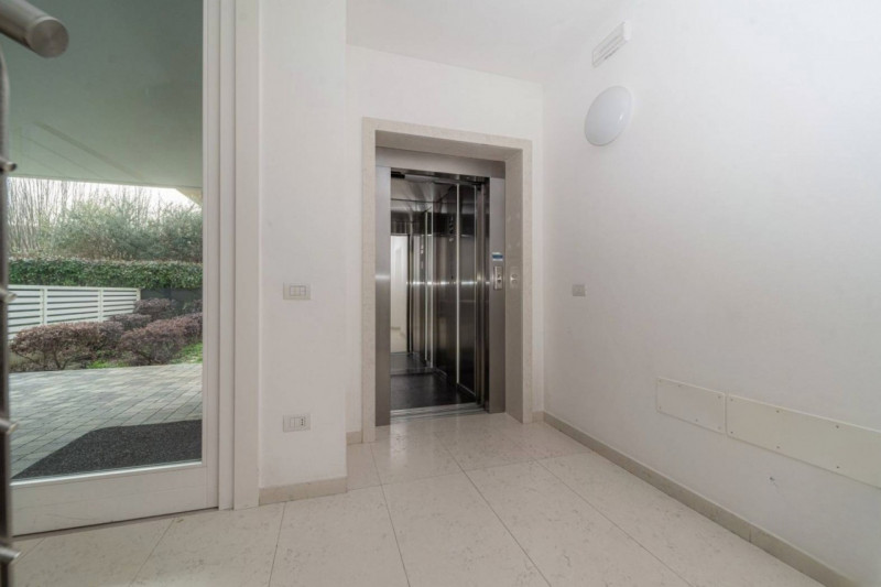 Scopri questo esclusivo appartamento quadrilocale situato nel comune di Selvazzano Dentro, nella ...