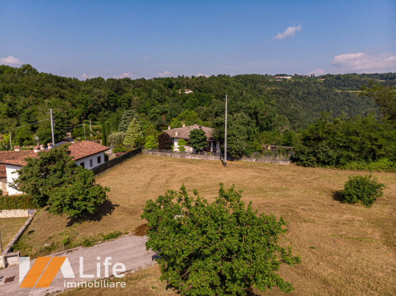 MONTEVIALE COLLE

Monteviale in prestigiosa zona collinare immersa nel verde si PRENOTA
Villa sin...