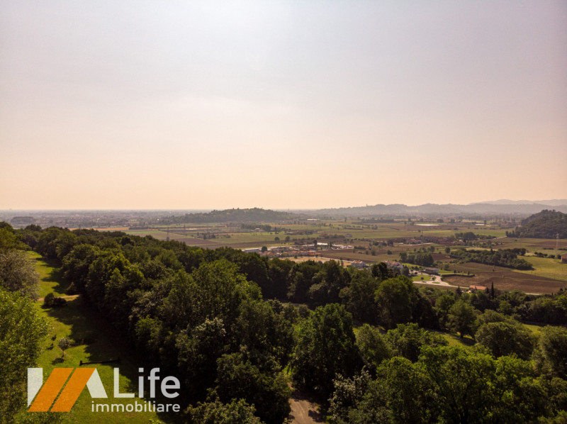MONTEVIALE COLLE

Monteviale in prestigiosa zona collinare immersa nel verde si PRENOTA
Villa sin...