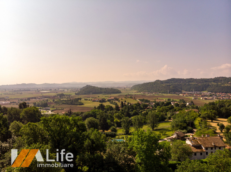 MONTEVIALE COLLE

Monteviale in prestigiosa zona collinare immersa nel verde si PRENOTA
Villa sin...