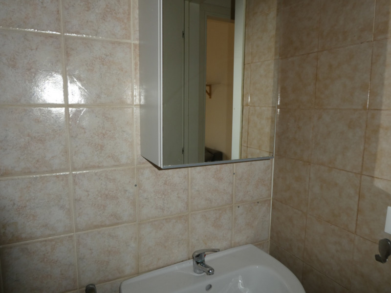 Appartamento completamente arredato e ben tenuto, quarto ed ultimo piano cosi composto : ingresso...