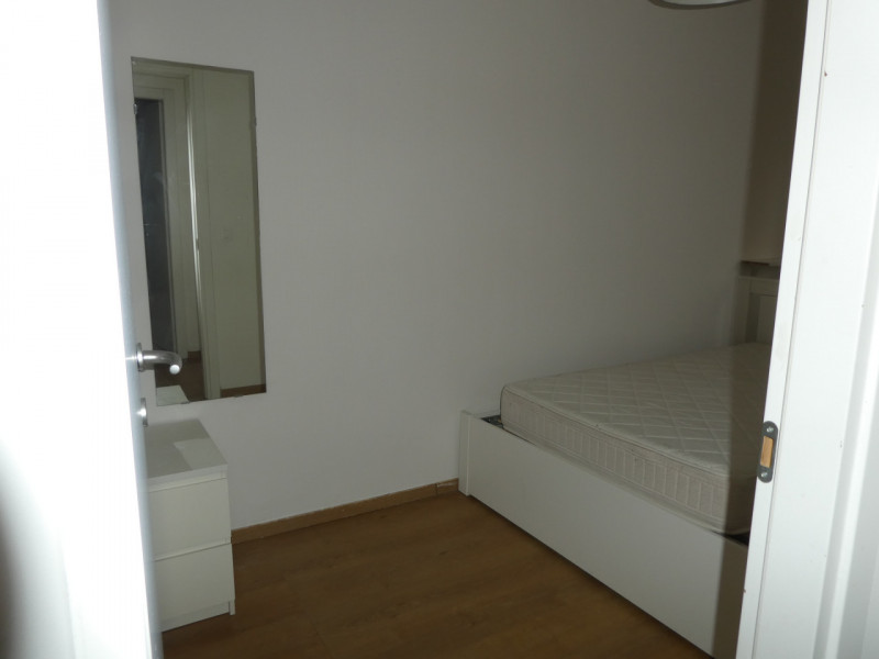 Appartamento completamente arredato e ben tenuto, quarto ed ultimo piano cosi composto : ingresso...