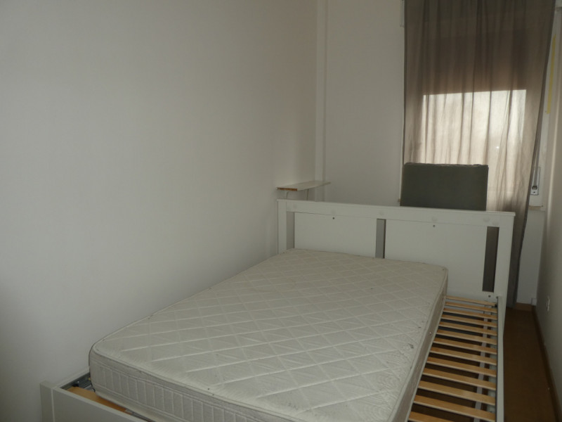 Appartamento completamente arredato e ben tenuto, quarto ed ultimo piano cosi composto : ingresso...