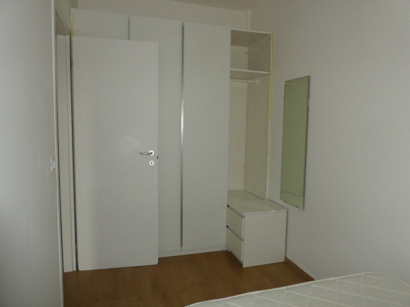 Appartamento completamente arredato e ben tenuto, quarto ed ultimo piano cosi composto : ingresso...