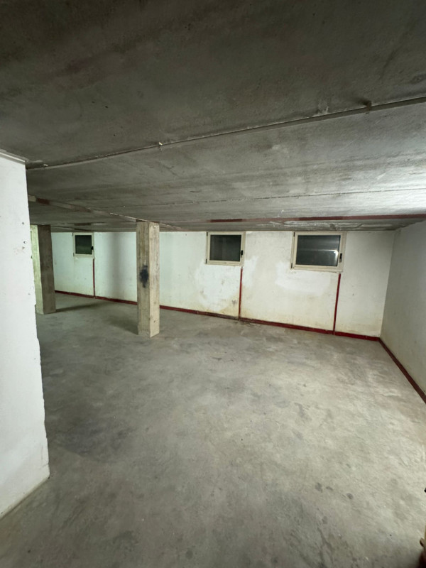 Abano Terme, in zona poco distante dal centro cittadino e all'ingresso delle tangenziali;
proponi...