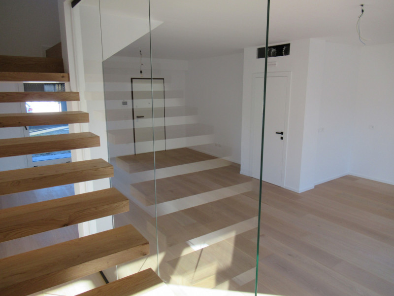 Ad Arcade (TV), in posizione centrale, proponiamo in vendita abbinata, di nuova costruzione, dall...