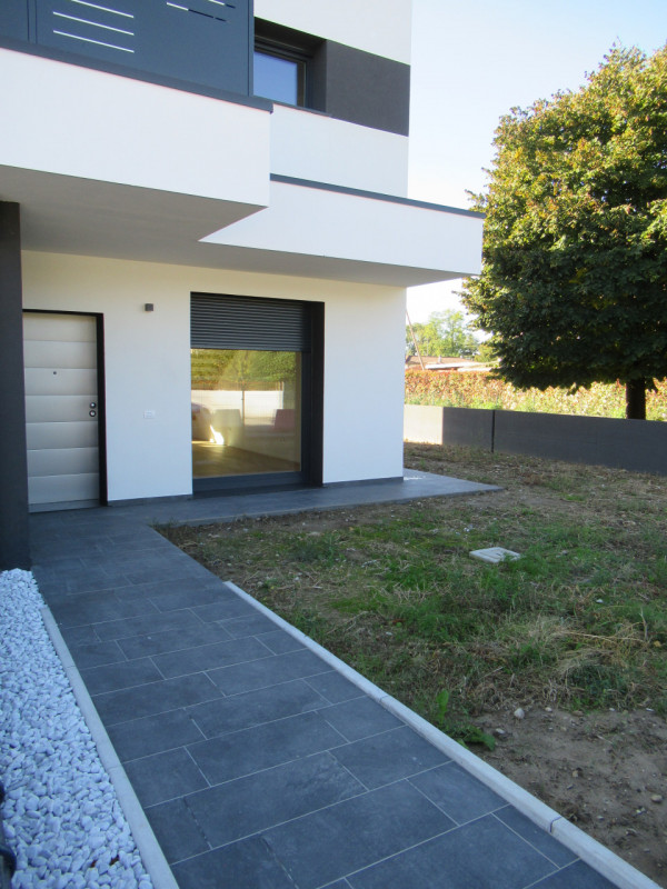 Ad Arcade (TV), in posizione centrale, proponiamo in vendita abbinata, di nuova costruzione, dall...