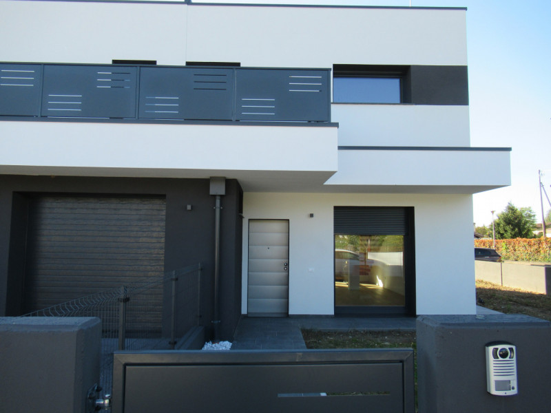 Ad Arcade (TV), in posizione centrale, proponiamo in vendita abbinata, di nuova costruzione, dall...