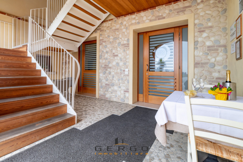 (Per INFO Roberto 3453195338 Giovanni 3921137871) NOSTRA ESCLUSIVA a Paese, loc. Postioma, immers...