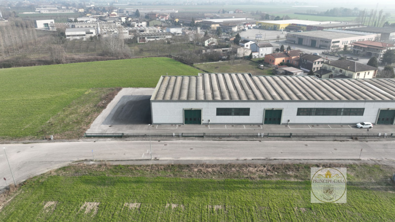 Rif. C300 Situato a 10 Km dal casello di Santa Margherita D'Adige.
L’immobile è ben interconnesso...