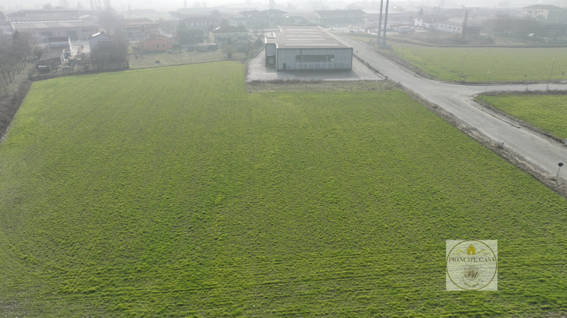 Rif. C300 Situato a 10 Km dal casello di Santa Margherita D'Adige.
L’immobile è ben interconnesso...